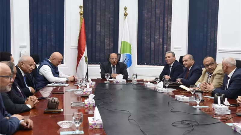 رئيس القابضة للمياه يعقد اجتماعًا مع رؤساء الشركات الجدد لمناقشة أولويات العمل وتكليفات المرحلة المقبلة