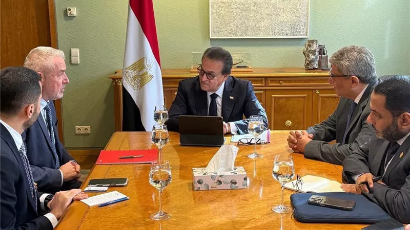وزير الصحة يبحث مع «فريزينيوس ميديكال كير» توطين صناعة مستلزمات الغسيل الكلوي في مصر