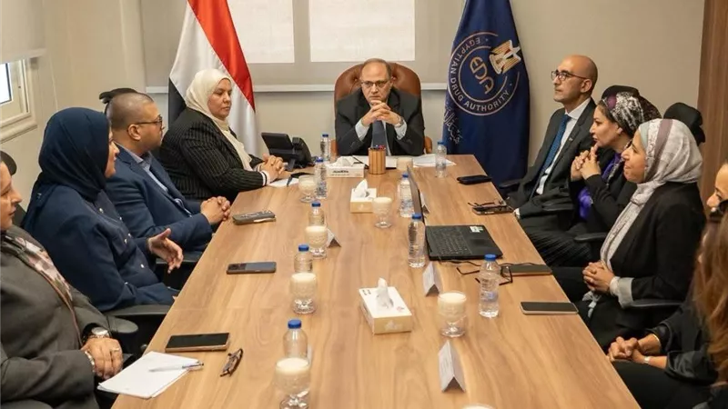 هيئة الدواء تبحث مع «فايزر» تعزيز الوعي الدوائي وتطوير المنظومة الصيدلية