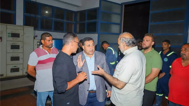 رئيس مياه البحيرة يتفقد رافع الحميات ليلًا ويعلن رفع الجاهزية قبل الشتاء
