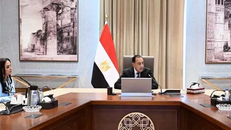 مدبولي يناقش التحول للدعم النقدي وربطه بالتضخم لحماية محدودي الدخل بمنتدى مصر 2026