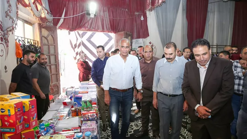 محافظ كفرالشيخ يتفقد سوق دسوق.. تخفيضات 30% على الغذاء والمستلزمات المدرسية