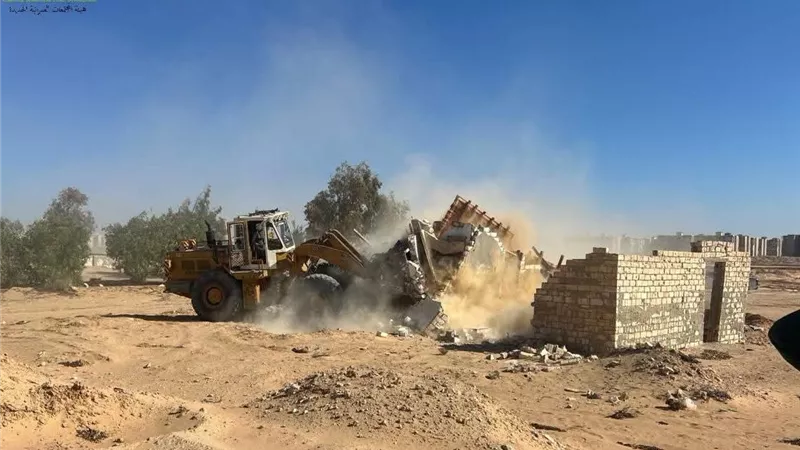 تنفيذ 6 قرارات إزالة لمخالفات البناء والتعديات على أراضي الدولة بإجمالي87 فدانًا بالعلمين الجديدة 