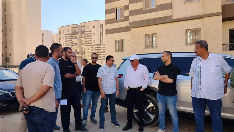 رئيس جهاز حدائق أكتوبر يتفقد منطقة 810 عمارة ويوجه بتسريع معدلات التنفيذ