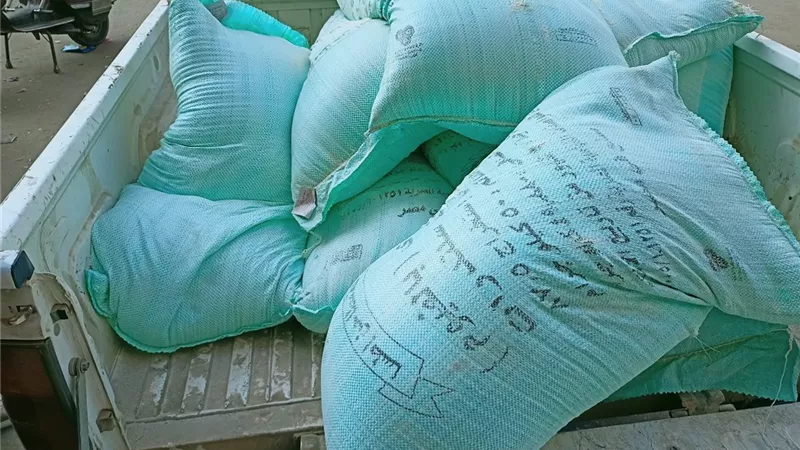 تموين الفيوم تضبط زيت مجهولة المصدر و2.1 طن دقيق مدعم قبل بيعها بالسوق السوداء