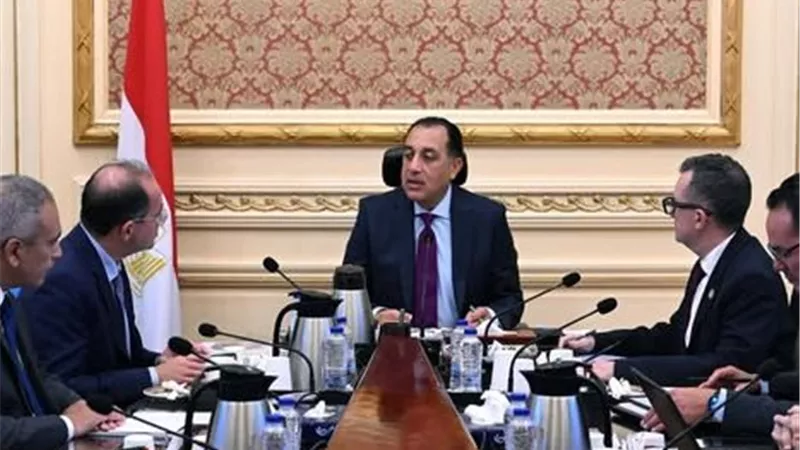 رئيس الوزراء يستعرض برنامج التحول الاقتصادي الوطني ضمن تحضيرات منتدى مصر 2026