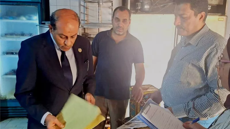 تموين القليوبية يحرر عشرات المخالفات بالمخابز والأسواق ويضبط أغذية فاسدة ومستلزمات عصائر