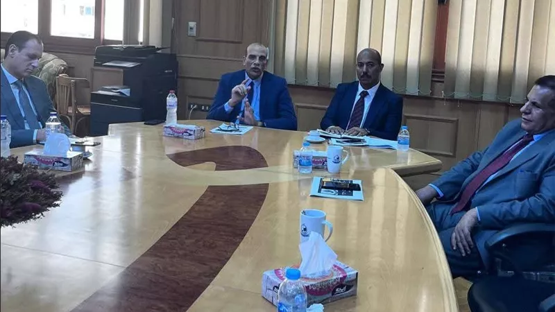 حاتم عبد الغفار: تعزيز الشراكة بين الجامعات والغرف التجارية يدعم الاستثمار والتصنيع المحلي وتوفير فرص العمل