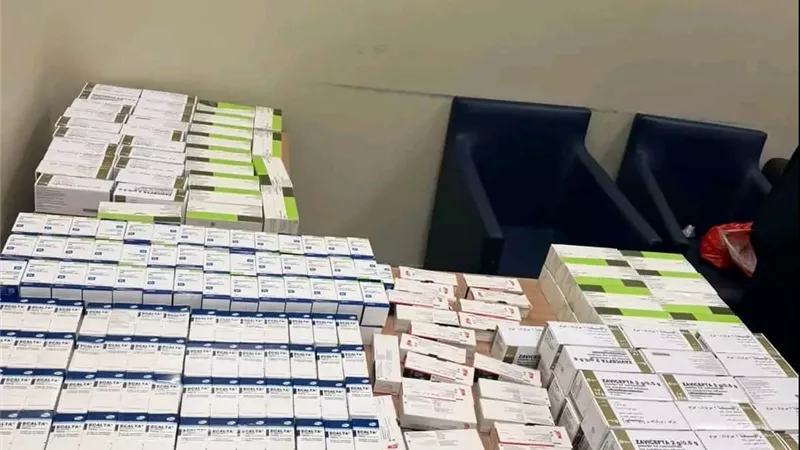 جمارك مطار القاهرة تضبط 3 محاولات تهرب جمركى لعدد من الأقراص المخدرة وكمية من الأدوية البشرية ومستحضرات التجميل
